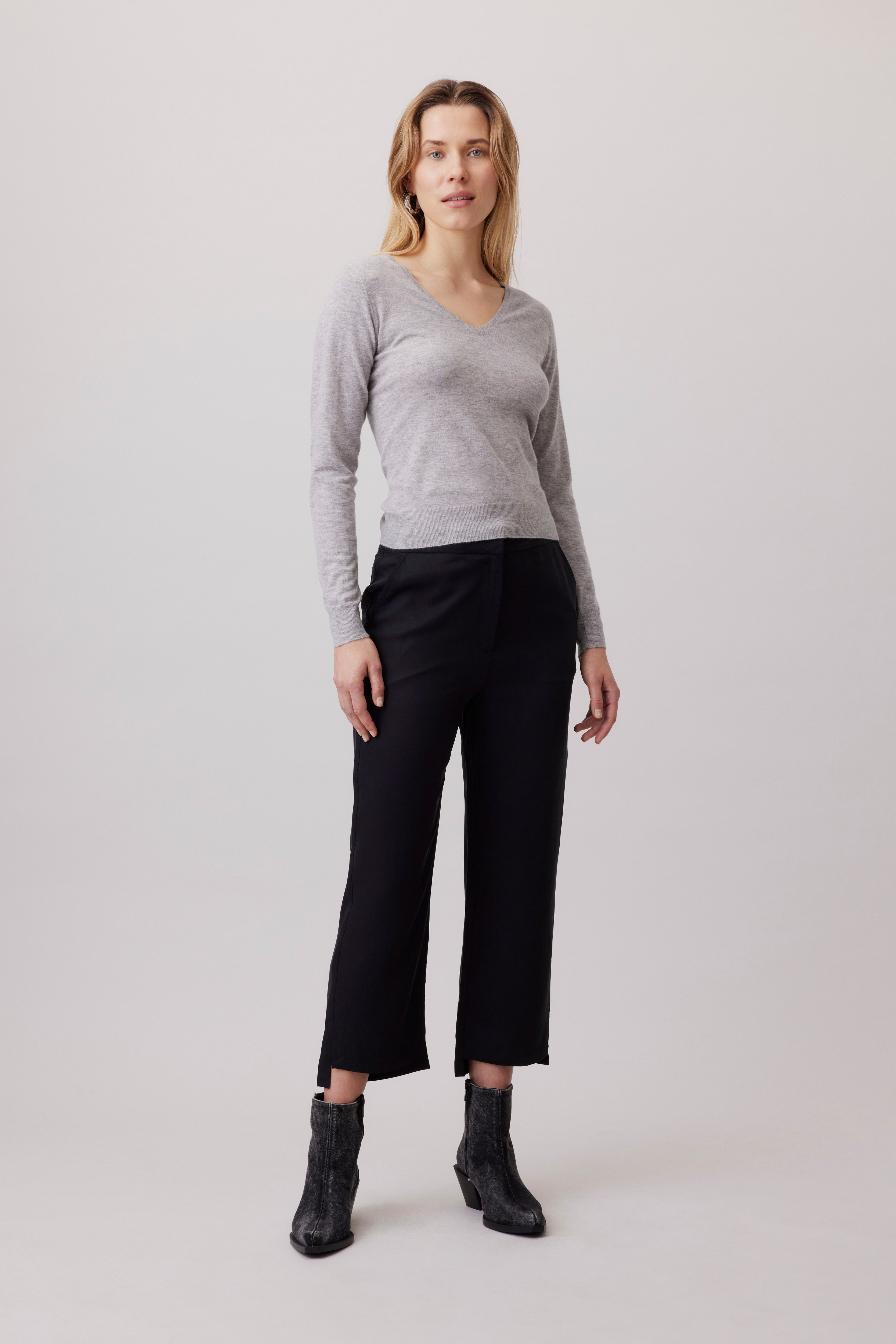 Ultra Light Cashmere V-neck Sweater