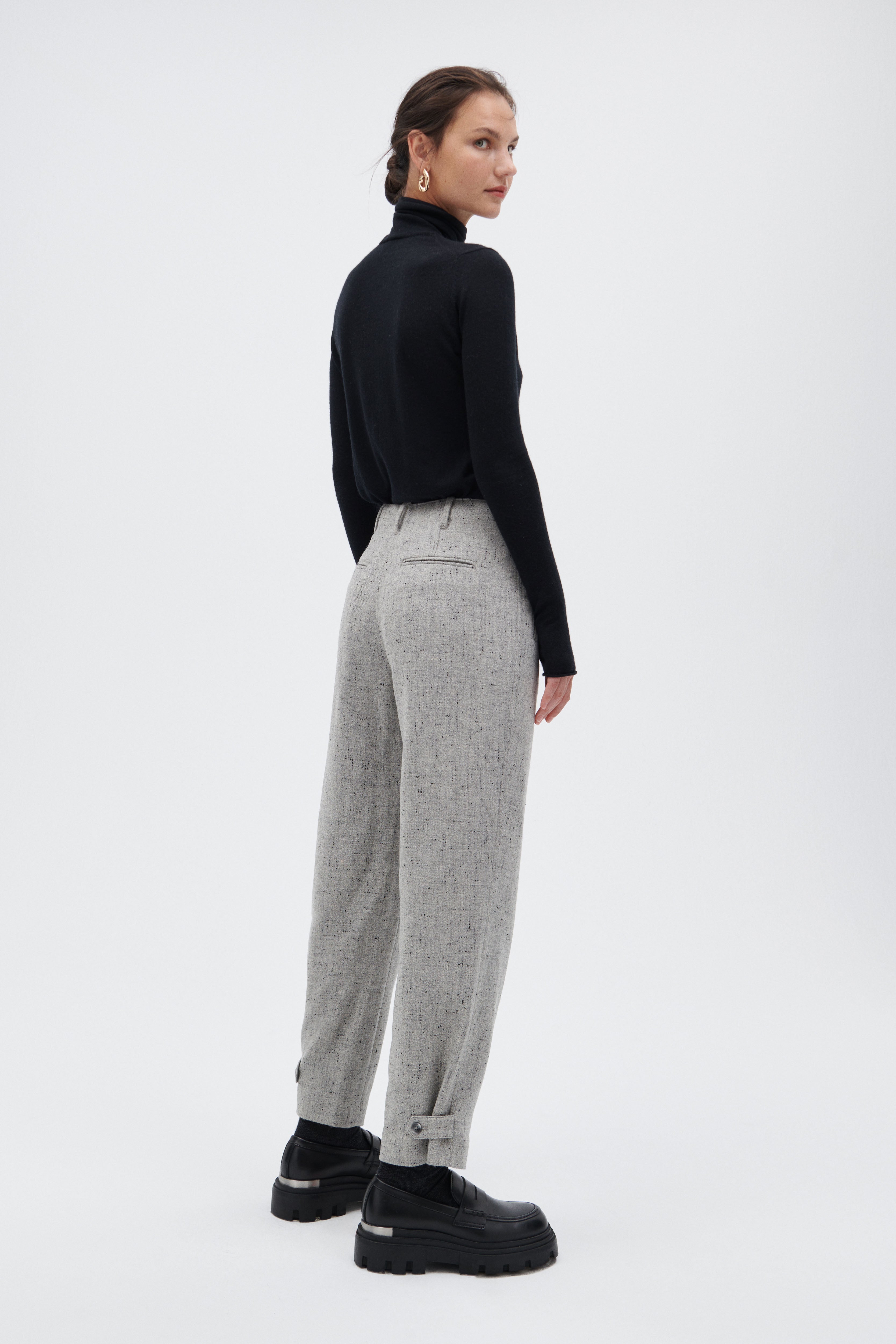 Virgin Wool Carrot Pants