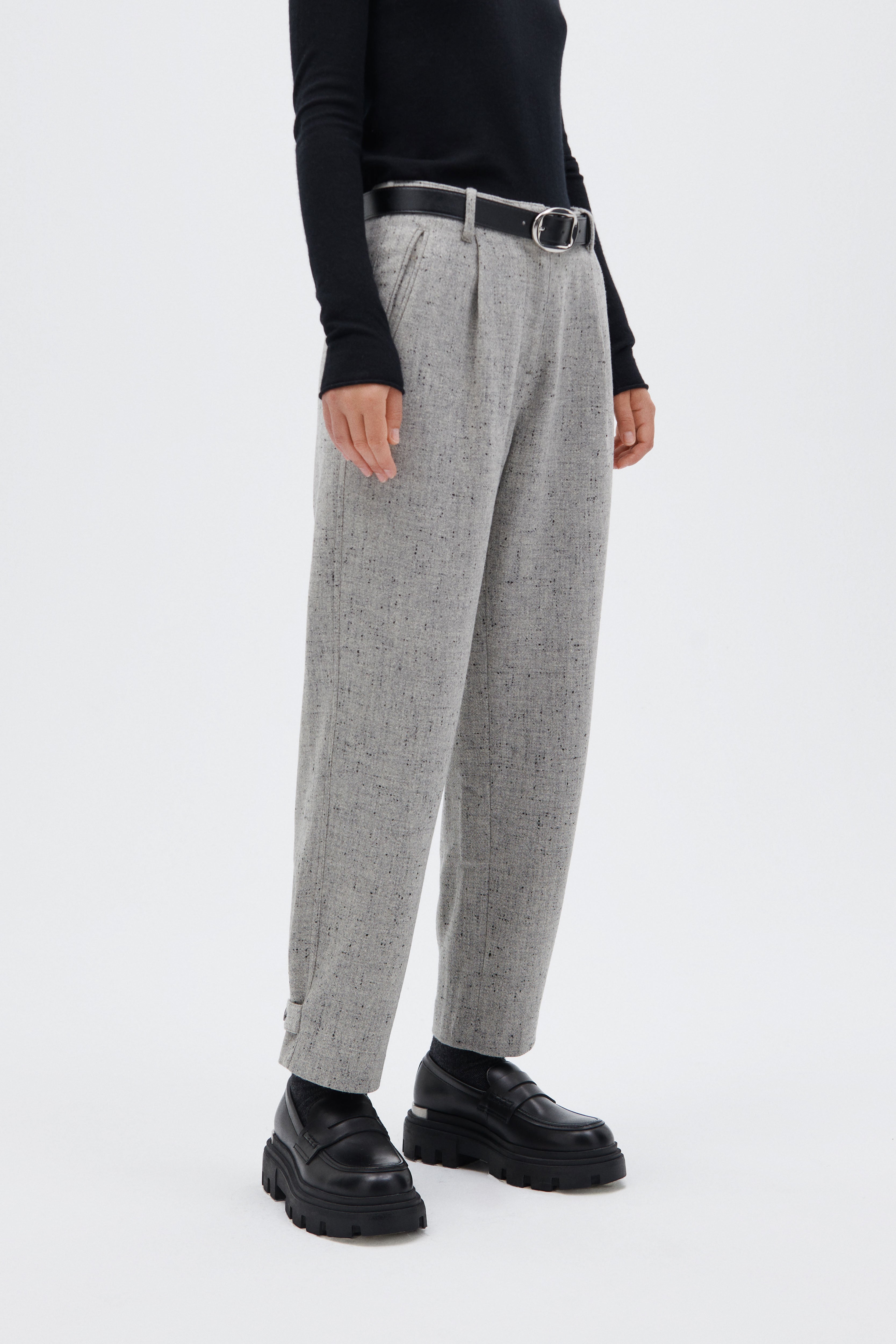 Virgin Wool Carrot Pants